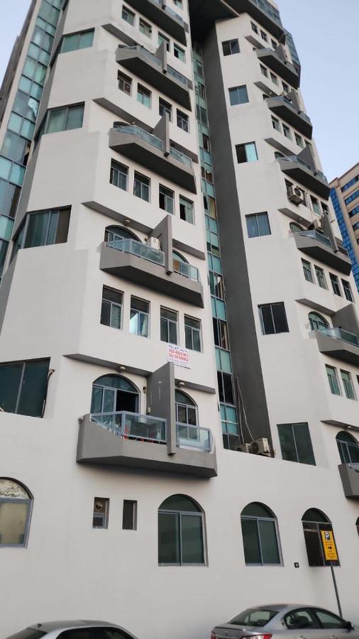 Gulf Building In Front Of Al Noor Mosque Apartment Sharjah Exterior foto